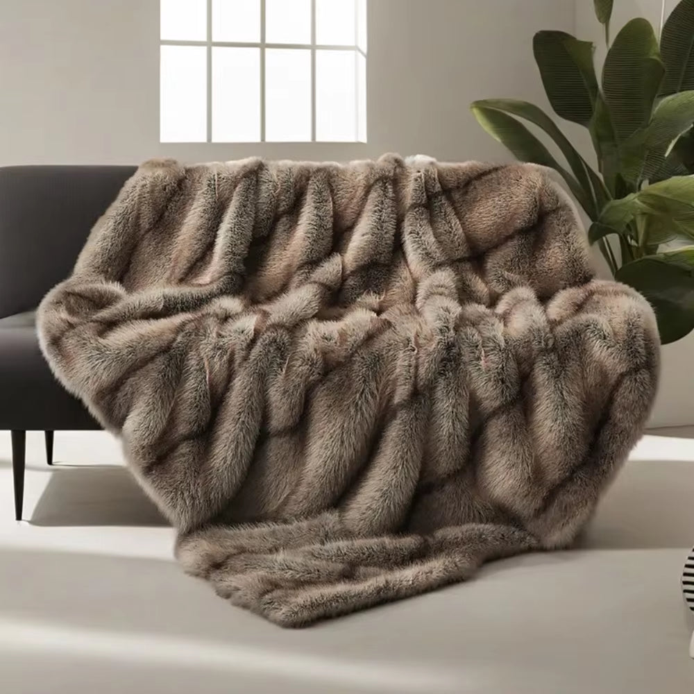 High-End Faux Fur Blanket - Elegant Plaid Design for Beds and Sofas, Perfect for Home Decor